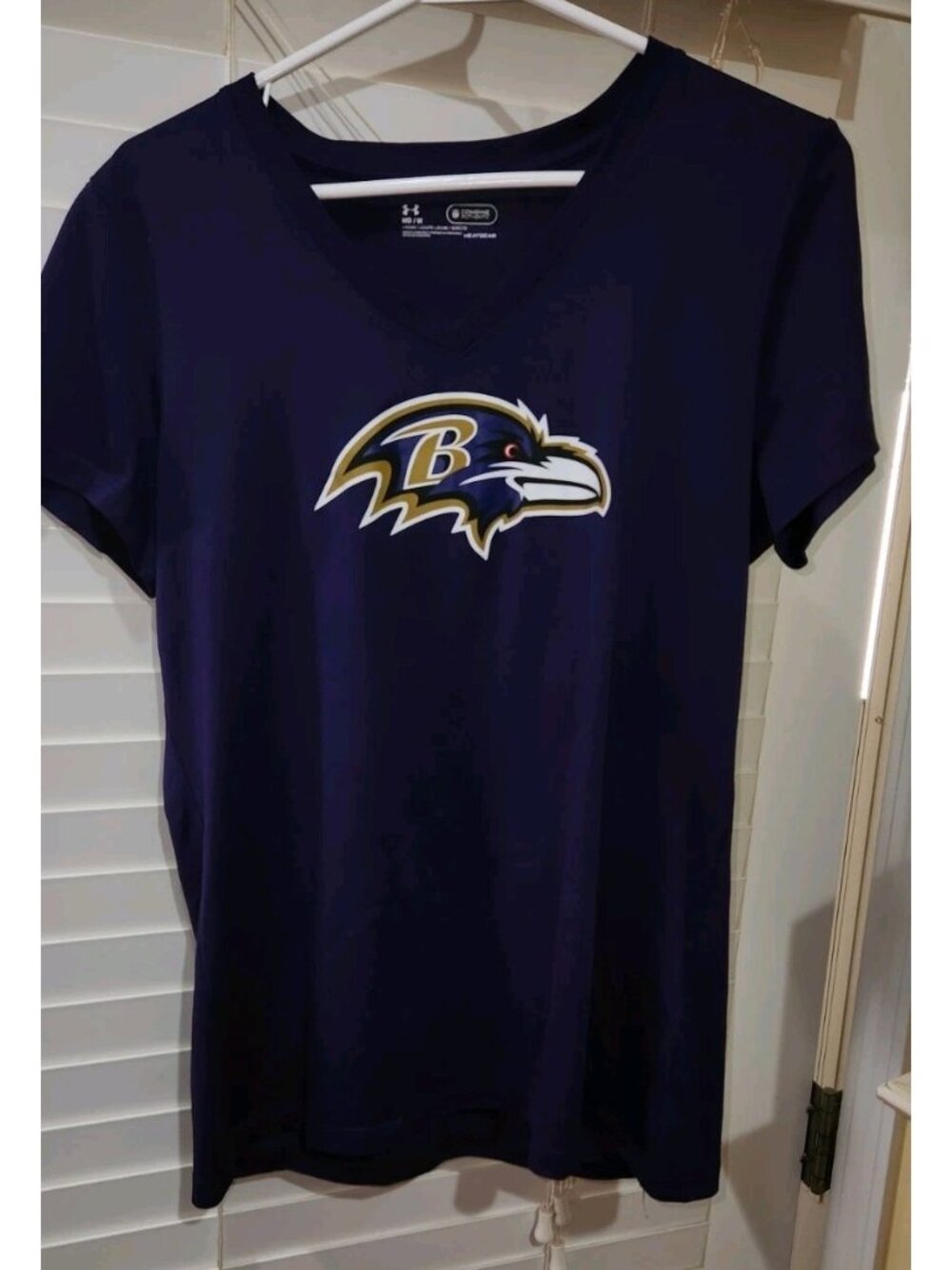 WOMENS BALTIMORE RAVENS Football T-Shirt V-Neck under armour  medium loose